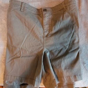 Clearance‼️Gloria Vanderbilt Amanda Shorts Khaki size 22w
